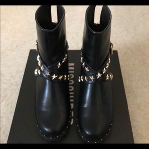 Black with gold details boots